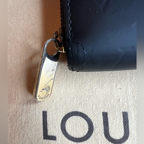 Authentic Louis Vuitton zippy wallet - Picture 3 of 9